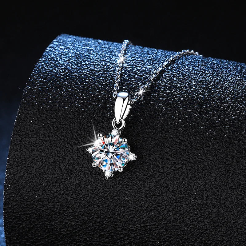 Aurora Moissanite Pendant™